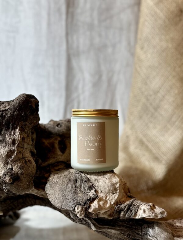 Suede and peony Candle
